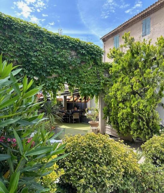 Logis Hotel La Feniere La Bouilladisse Luaran gambar
